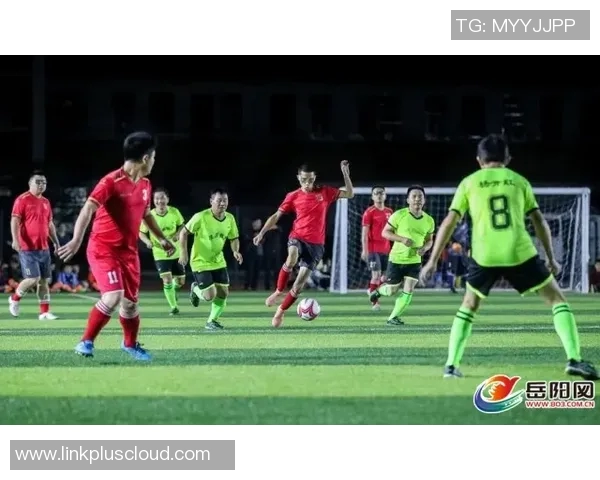 足球明星图案水杯让每一口饮水都充满激情与活力的完美选择 足球明星图案水杯让每一口饮水都充满激情与活力的完美选择