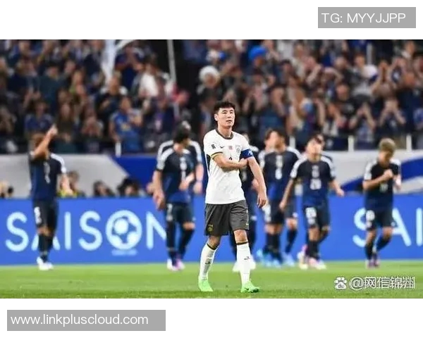 中国最狠足球明星的传奇人生与场上风采揭秘 中国最狠足球明星的传奇人生与场上风采揭秘