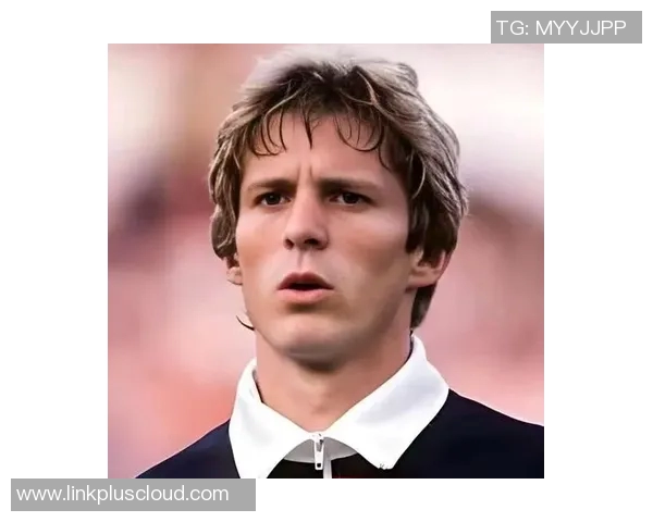 昔日绿茵场上的传奇球星们退役后的生活与新挑战探秘 昔日绿茵场上的传奇球星们退役后的生活与新挑战探秘