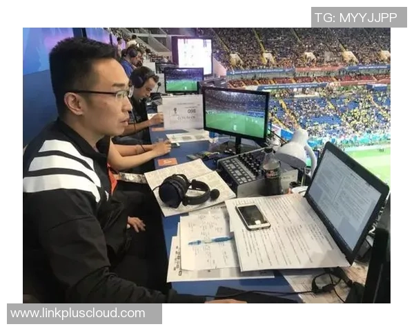 足球明星在央视解说的身份揭秘与精彩瞬间回顾 足球明星在央视解说的身份揭秘与精彩瞬间回顾