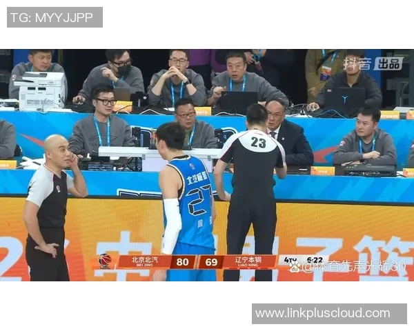 篮球场上的十位明星绝技解析与技巧分享